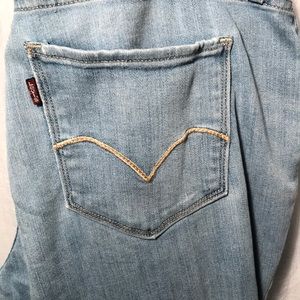 Levi’s jeans light wash color